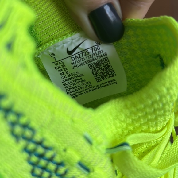 Nike Space Hippie 04 Sneakers in Light Lemon Twist - Picture 9 of 10